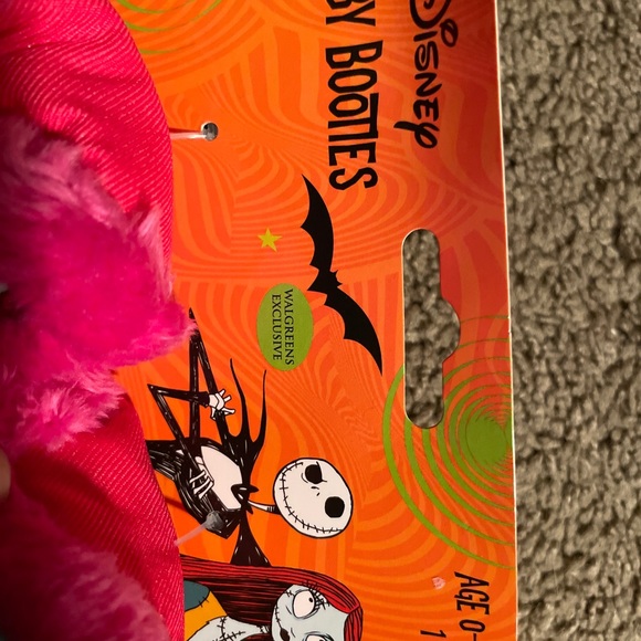 NWT Nightmare Before Christmas pink Sally baby booties 0-6months - Picture 2 of 3